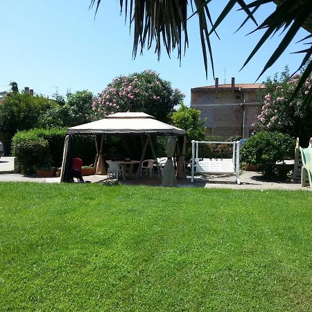 Appartement Garden Basement - Seminterrato Max 4 Ospiti - Fiumicino Vicino Aeroporto E Fiera Extérieur photo