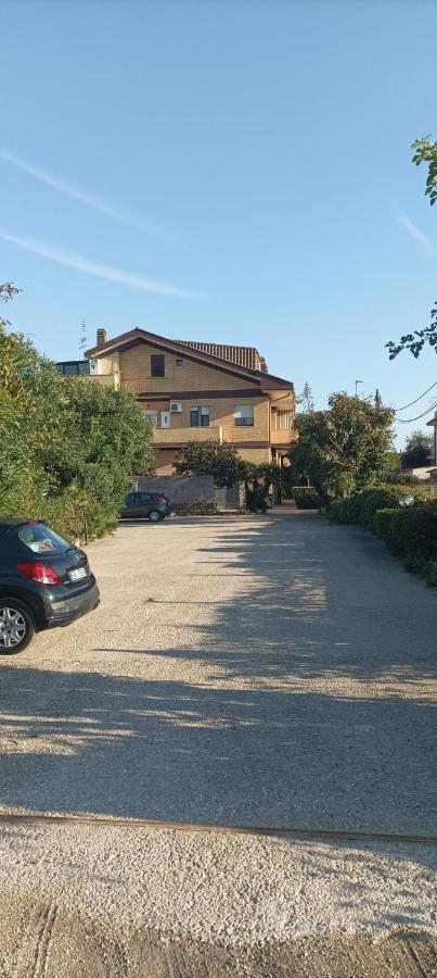 Appartement Garden Basement - Seminterrato Max 4 Ospiti - Fiumicino Vicino Aeroporto E Fiera Extérieur photo