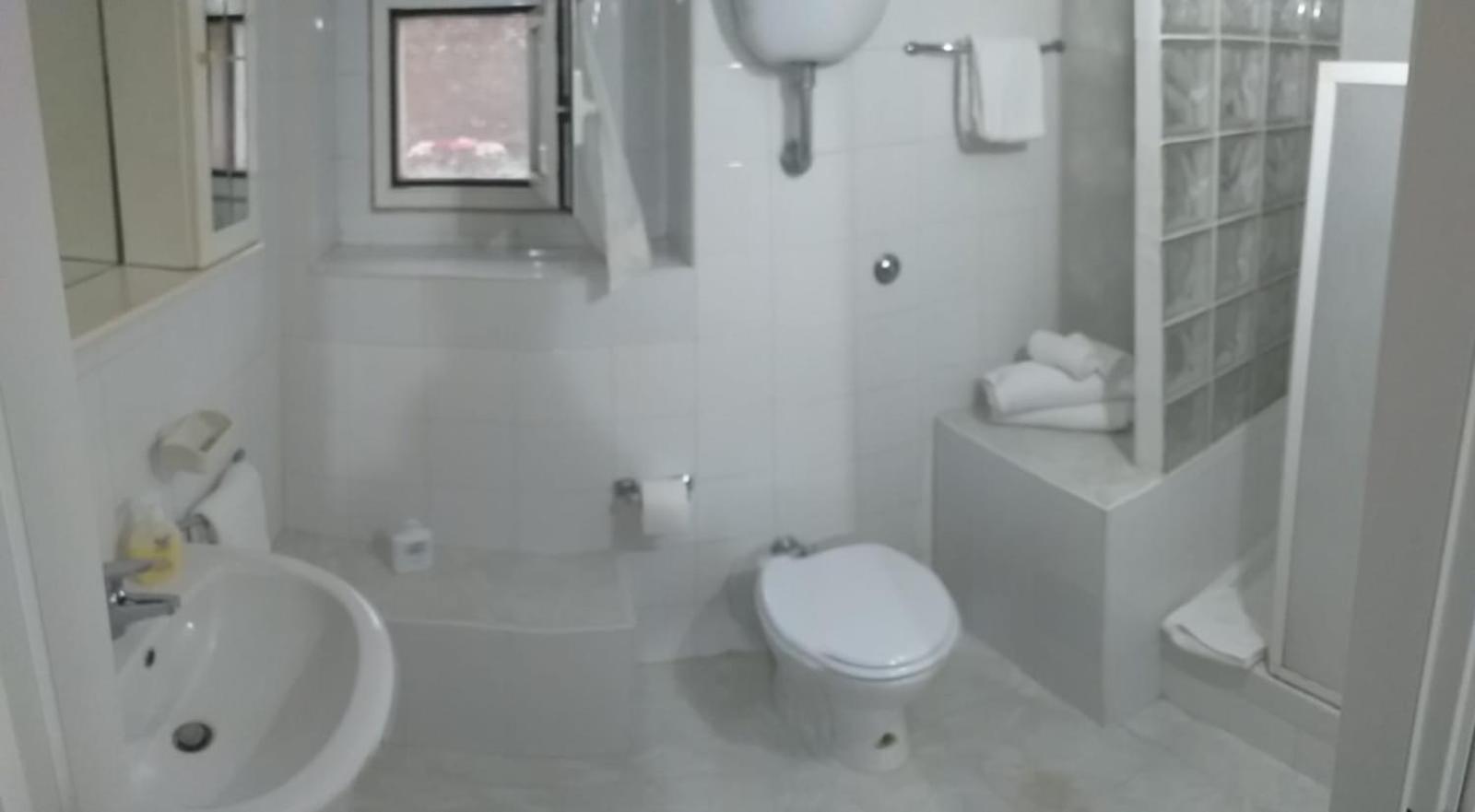 Appartement Garden Basement - Seminterrato Max 4 Ospiti - Fiumicino Vicino Aeroporto E Fiera Extérieur photo